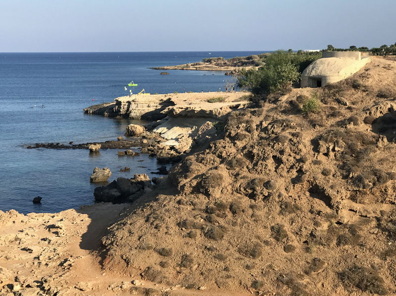 Дикий пляж на кордоне с Северным Кипром