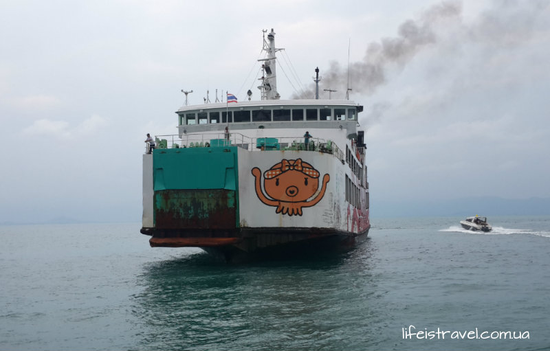 паром компании Raja Ferry отходит от острова Панган