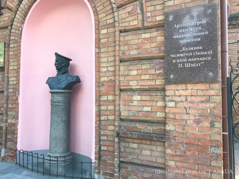 памятник лейтенанту Шмидту