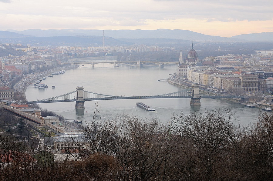вид на Будапешт и Дунай