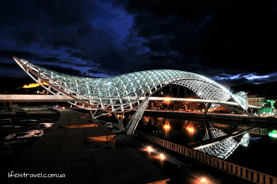 мост Мира в Тбилиси