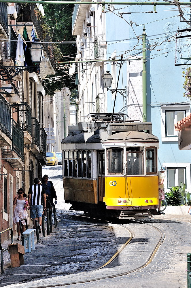Альфама. Трамвай. Лиссабон