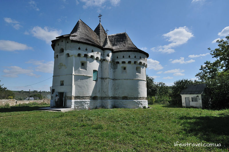 Покровская церковь в Сутковцах