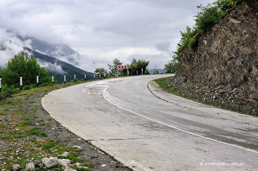высокогорная дорога в Грузии