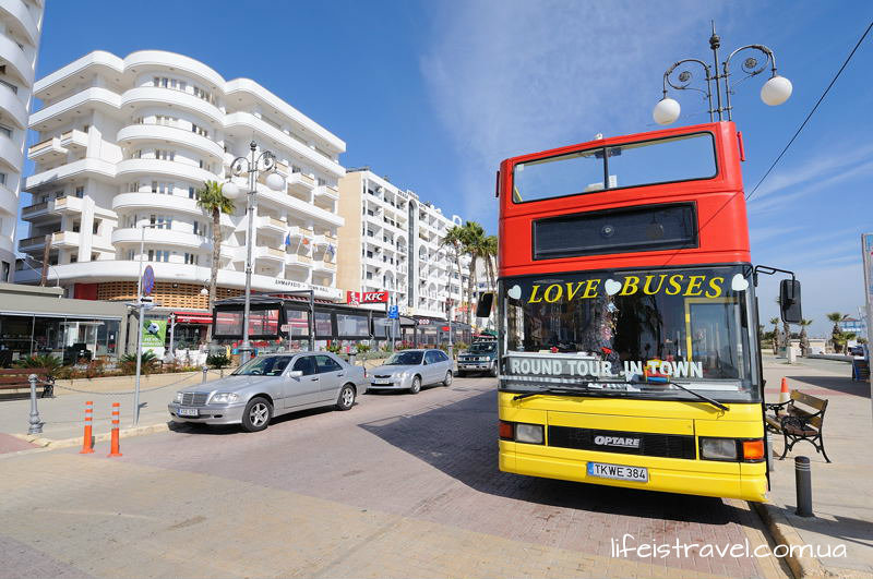 туристический автобус на Кипре