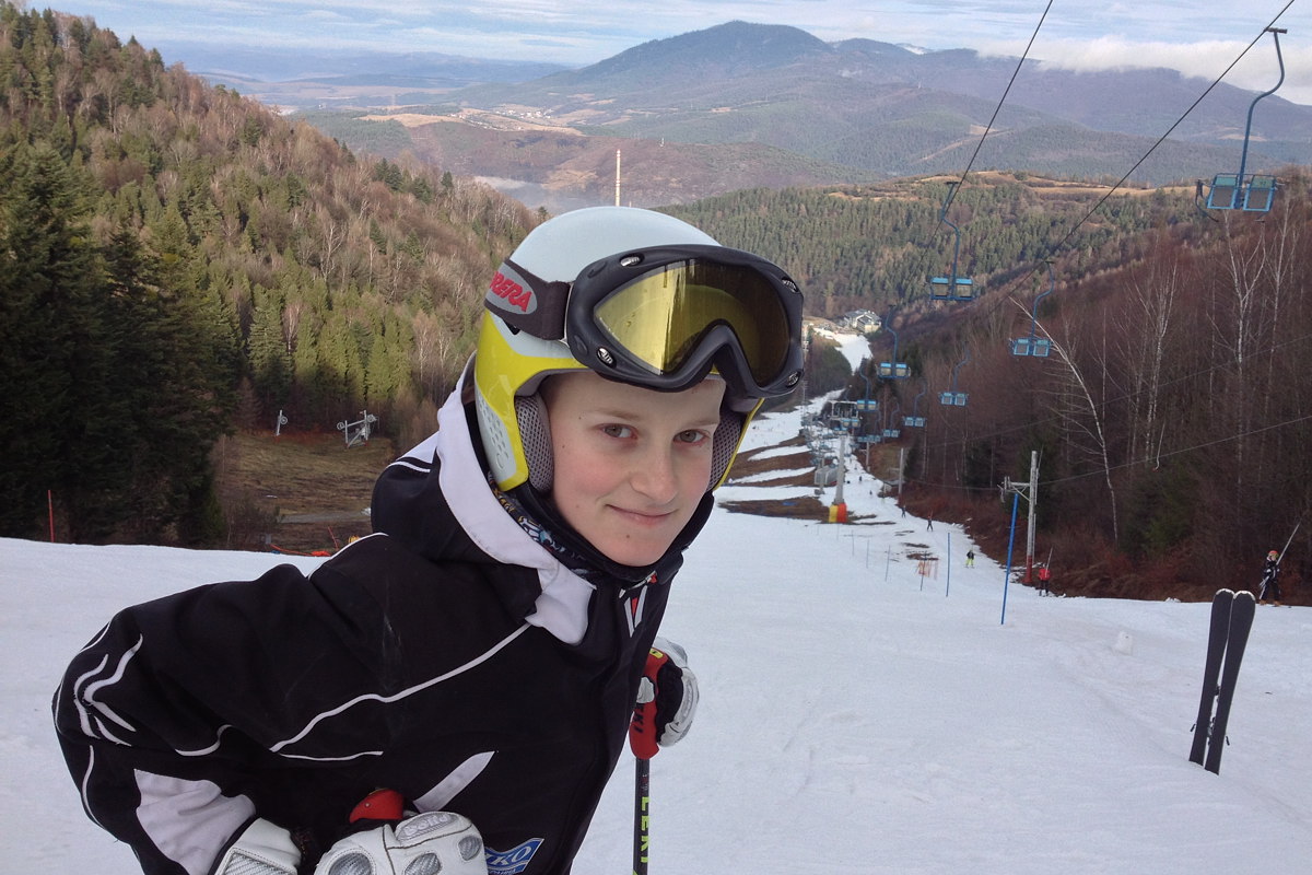 Дима Обухов - участник детских международных соревнований по горным лыжам